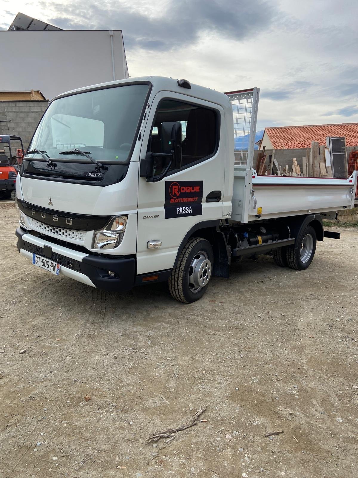 Nouveau camion de l’entreprise de maçonnerie Roque Bâtiment Nouveau camion de l'entreprise de maçonnerie Roque Bâtiment