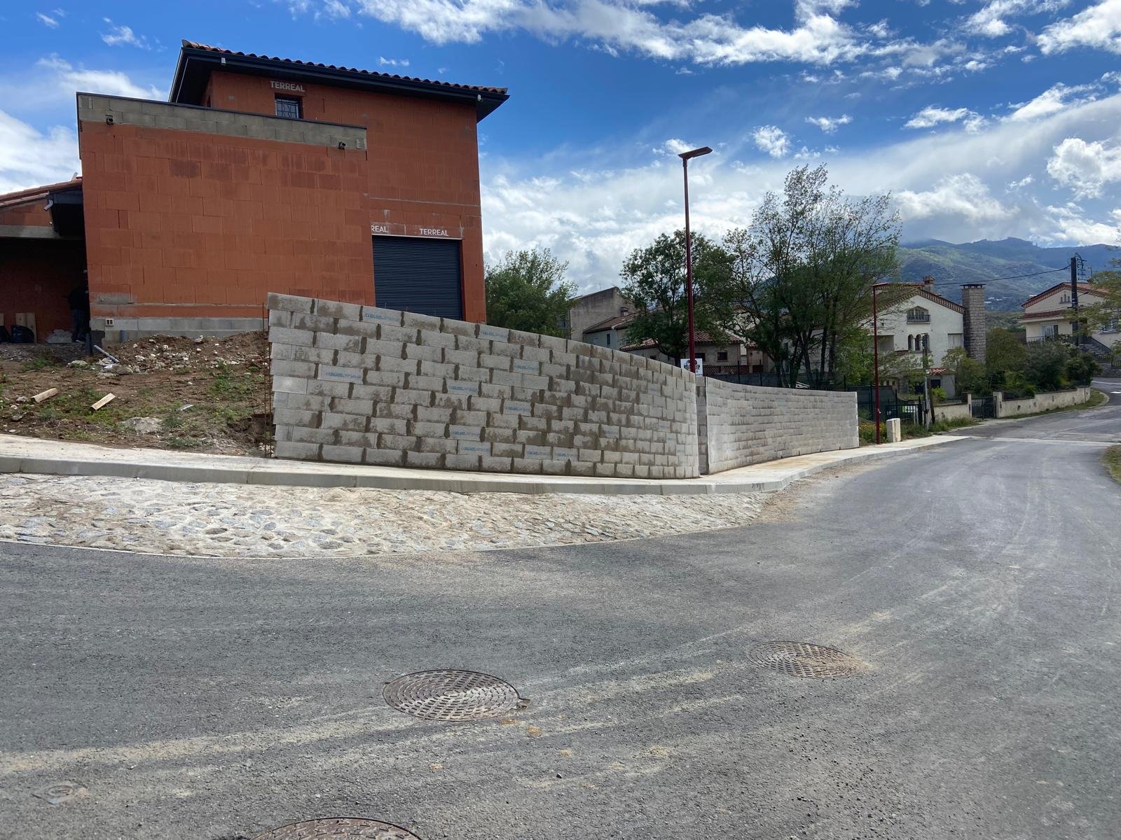 Mur de soutènement à Maureillas dans le Vallespir Mur de soutènement à Maureillas dans le Vallespir