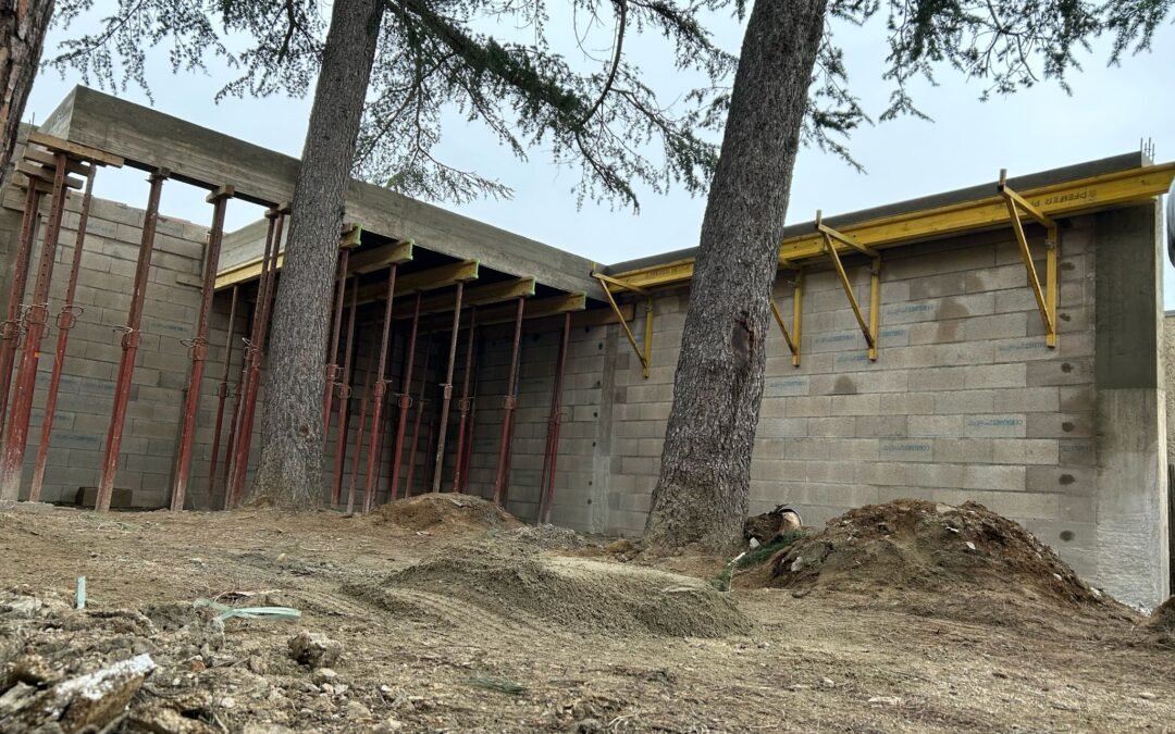 Travaux de rénovation et réalisation d’une cuisine d’été avec poutres en porte à faux au Racou à Argeles-sur-Mer