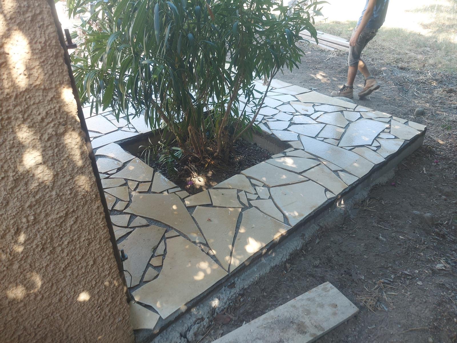 Terrasse revêtement Solnhofen au Boulou