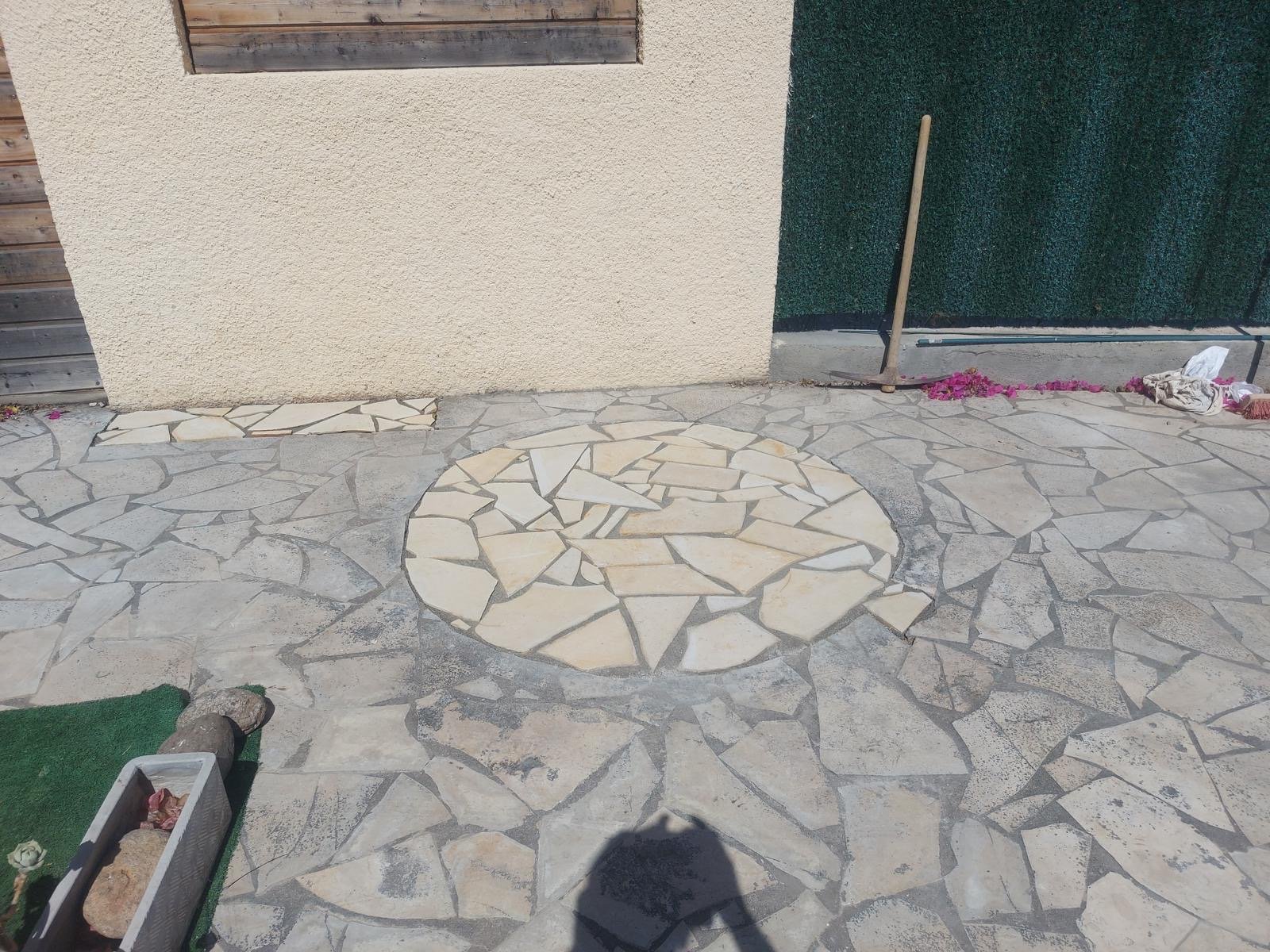 Terrasse revêtement Solnhofen au Boulou