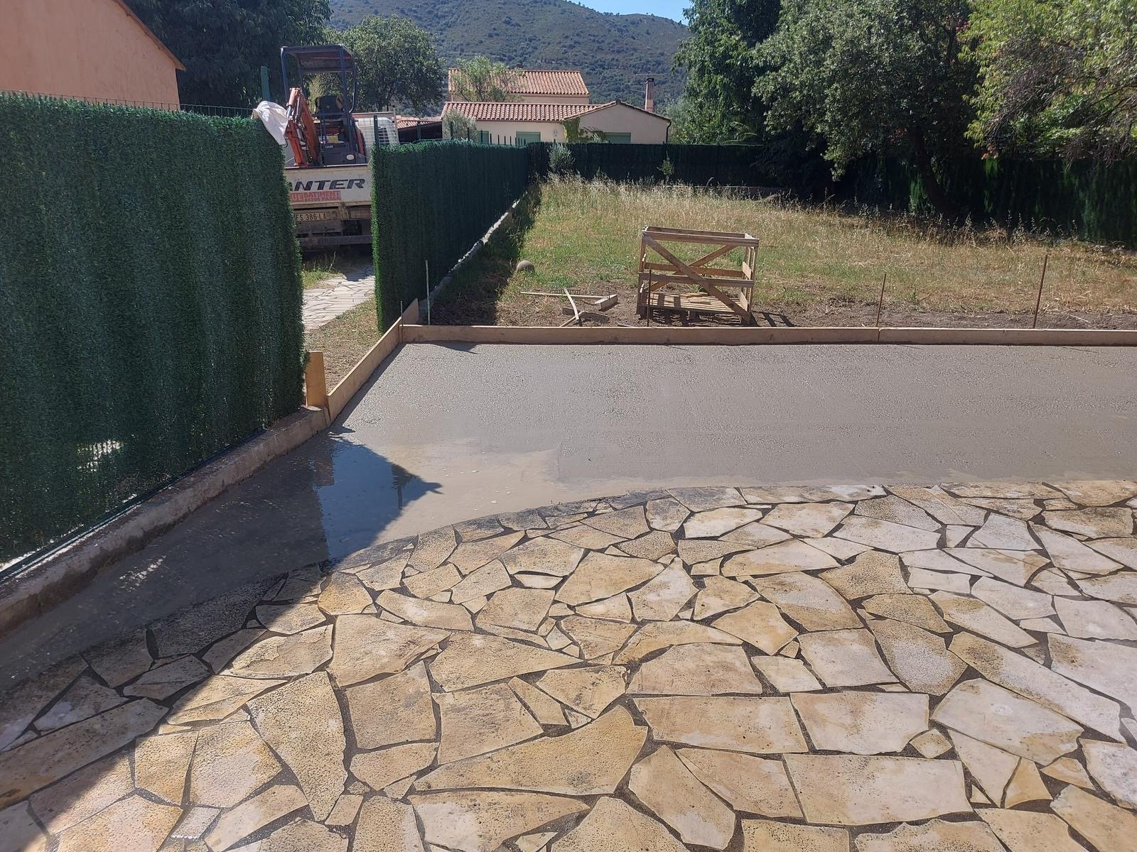 Terrasse revêtement Solnhofen au Boulou