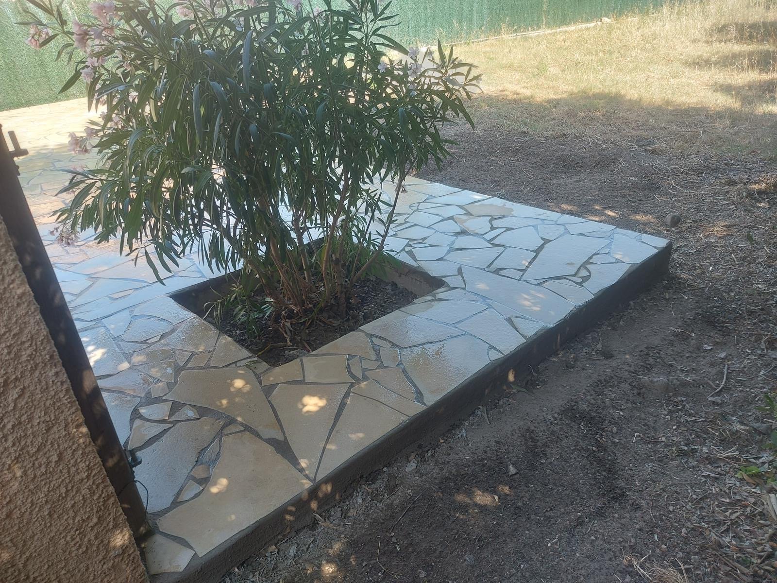 Terrasse revêtement Solnhofen au Boulou