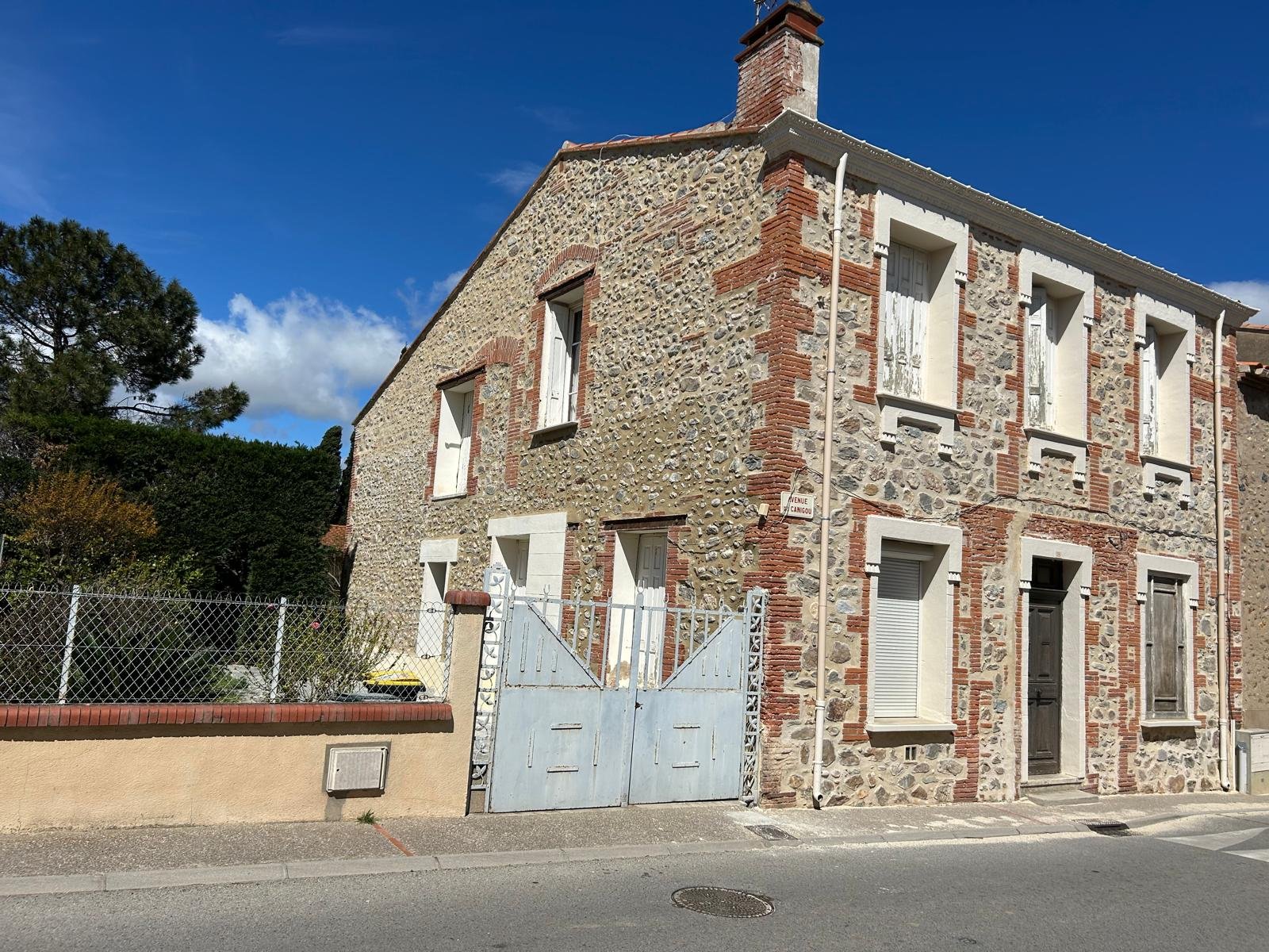 Ravalement de façade à Trouillas : pierre apparente et cayroux rejointés au mortier de chaux blanche et sable jaune