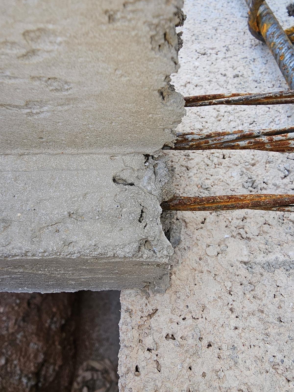 Démolition d’un mur de clôture puis réalisation d’une fondation et d’un mur de soutènement de 31ml sur 1,4m de hauteur dans l’attente de la suite des travaux