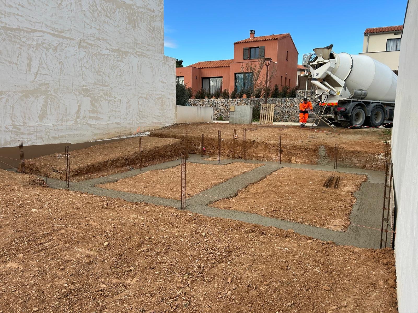 Fondations, vide sanitaire et plancher pour la réalisation d’un garage à Sainte Colombe de la Commanderie